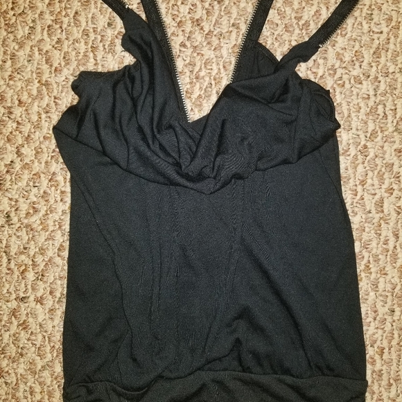 Cute zipper back top NWOT - Picture 2 of 4
